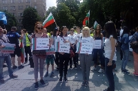 Стотици поискаха ново дело за петимата полицаи на протест в София