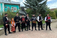 Комити гърмят с пушки на фестивал за освобождението на Банско