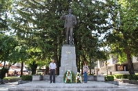 Банско почита Вапцаров и родителите му с цветя, стихове и изложба