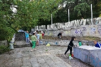 Благоевградчани почистиха паркове и паметници в града
