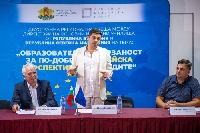 Училищни директори от България и С. Македония обменят идеи в Банско