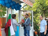 Деца и възрастни разгледаха обновената детска градина в Поленица