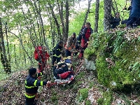 Ловци и огнеборци спасиха мъж, паднал във водопад в Беласица