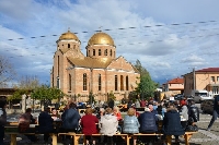 Уникален храм събра стотици миряни в Крупник