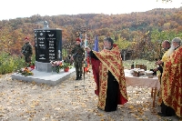 С почетен караул и духова музика откриха войнишки паметник в Махалата