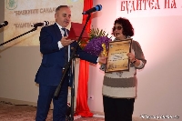 Творецът Илияна Тошева получи приза за Будител на годината в Сандански