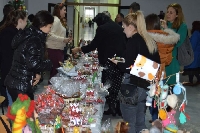 Студенти от ЮЗУ събраха почти 1400 лева за ученици в нужда Студенти от ЮЗУ събраха почти 1400 лева за ученици в нужда