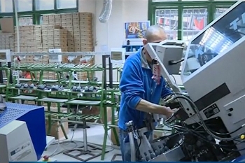 Бизнесът губи 400 милиона лева от сливането на празници