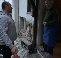 Млади хора стоплиха сърцата на десетки пенсионери в Разлог