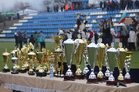 Отрупаха с купи кукерите след фестивала в Симитли