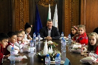 В Банско сурвакаха Иван Кадев: Сурва, сурва година! Давай, кмете,гърбина!