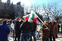 Благоевградчани се събраха на митинг в подкрепа на Румен Томов, Тутата развя националния флаг