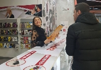 МГЕРБ-Благоевград раздаде летящи фенери за Деня на влюбените