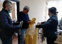 ГЕРБ-Благоевград дари 150 защитни облекла на болницата