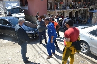 Кметът Румен Томов в ромската махала - поезия в условия на пандемия Кметът Румен Томов в ромската махала - поезия в условия на пандемия