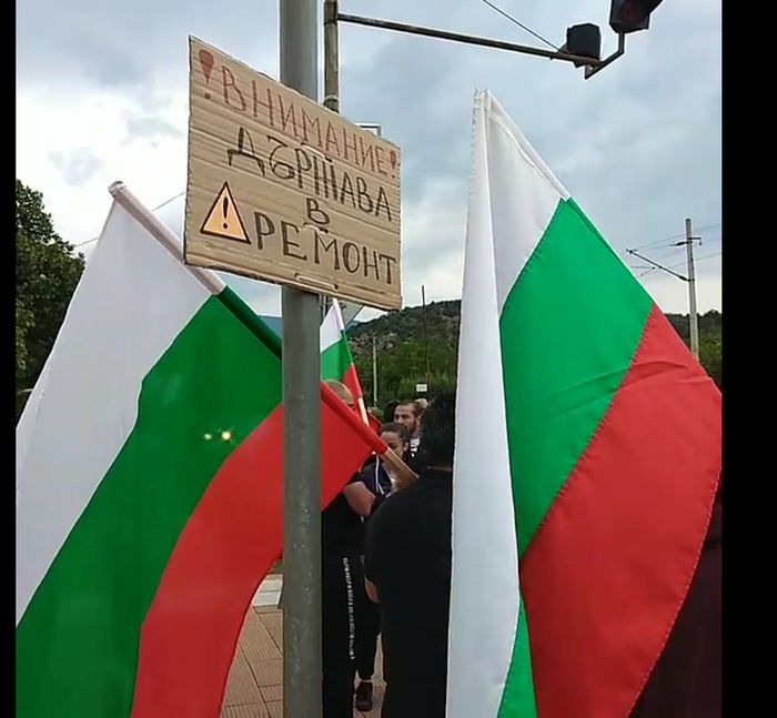 Кресна също излезе на протест, а в Благоевград обмислят блокада на главен път Е-79