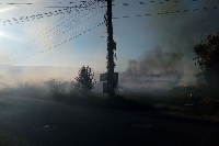 Голям пожар лумна в полето, близо до къщи в Старо Струмско