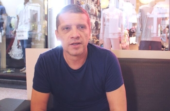 Дама от Италия удари колата на съветника Кирил Ваклинов, но не го ядоса, а го изненада с бележка
