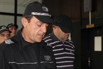 Мартин Дебелия и двамата полицаи остават зад решетките