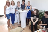 Плакет, цветя и торта за най-обичаната директорка на детска градина в Струмяни