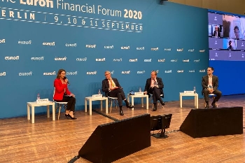 Цветелина Пенкова коментира облачните технологии във финансовия сектор и изкуствения интелект на EUROFI