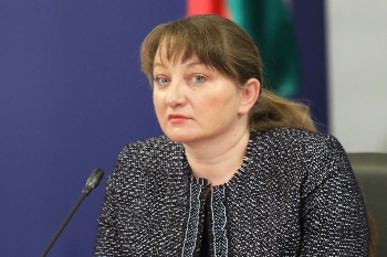 Кабинетът иска минималната работна заплата да стане 650 лева от догодина