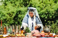 Изложба в Банско ни пренася в Средновековието с костюми, музика и танци