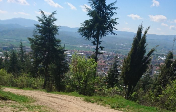 Силен вятър в половин България, температурите падат
