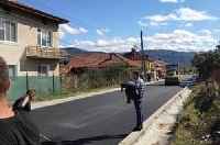 След 50 години асфалтираха и направиха като нова улица  Равен” в град Белица