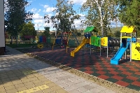 Модерна детска площадка радва децата в забавачката на евроселото Черниче