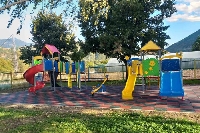 Модерна детска площадка радва децата в забавачката на евроселото Черниче Модерна детска площадка радва децата в забавачката на евроселото Черниче