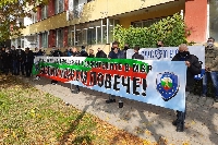 Полицаи излязоха на мирен протест за по-високи заплати в Благоевград Полицаи излязоха на мирен протест за по-високи заплати в Благоевград