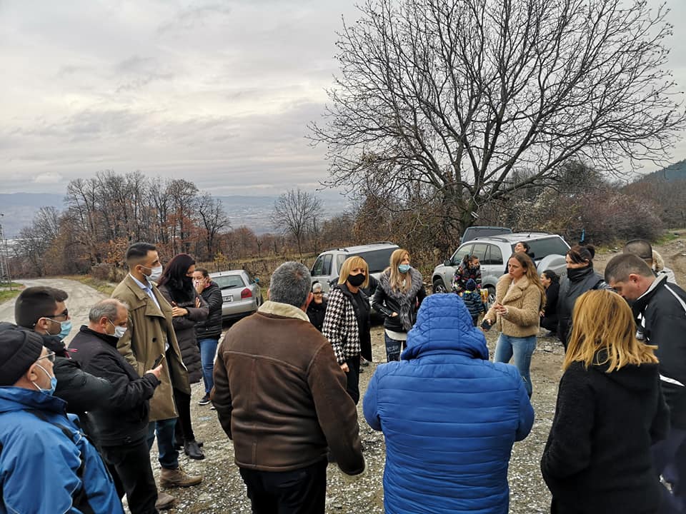 Мая Манолова подкрепи протест на жители на село Беласица, заедно с нея бе и Валери Смиленов