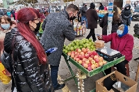 Андрей Новаков и младежи от ГЕРБ раздадоха предпазни маски с посланието  Това не е маска. Това е грижа”