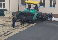Ударно ремонтират и двора на училището в Белица заради топлия декември