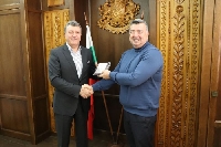 Кметът на Банско рекламира курорта пред двама турски посланици
