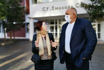 Следващата седмица решават как ще учат учениците от 5 до 12 клас