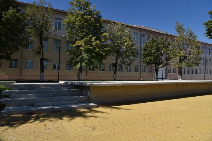 Обмислят 5 варианта за връщане на учениците в клас