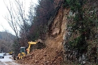 Свлачище затвори пътя за Бачиново и селата над града