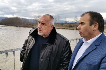 Държавата спешно строи нов мост в Хаджидимовско, старият бе отнесен от буйната река