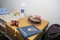 Дариха баба Венета от Марикостиново с торта и нов телевизор за 100-годишен юбилей