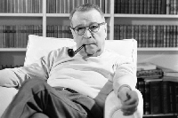 Жорж Сименон: Разбирай хората, не ги съди. В живота няма престъпници, има само жертви! Жорж Сименон: Разбирай хората, не ги съди. В живота няма престъпници, има само жертви!