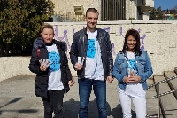 Мартеници  Има такъв народ” раздадоха младежи на десетки хора в Благоевград и Петрич