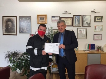Признание и грамота за един доброволец със смело сърце