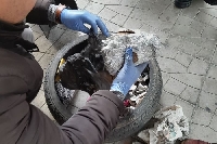 Арест за двама наркодилъри от Тополница, скрили хероин в резервна гума на автомобил