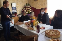 101 хризантеми от Америка за стогодишния юбилей на баба Миропа в Бучино