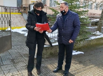 Любен Милев направи дарение на Дома за пълнолетни лица с деменция в Падеш