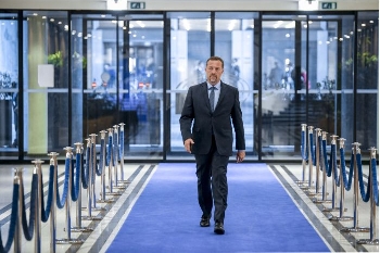 Иво Христов: Натрапваното деление на интелектуалци и чалгари идва да замести овехтялото деление на комунисти и антикомунисти