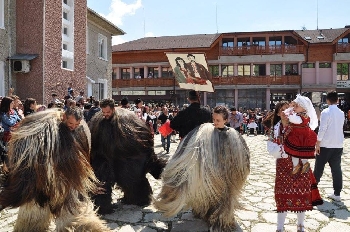 Само час ще е кукерското шоу навръх Великден в Елешница