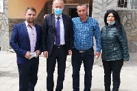 Министър Красимир Вълчев гостува на училището в Рибново, обеща нов автобус за децата